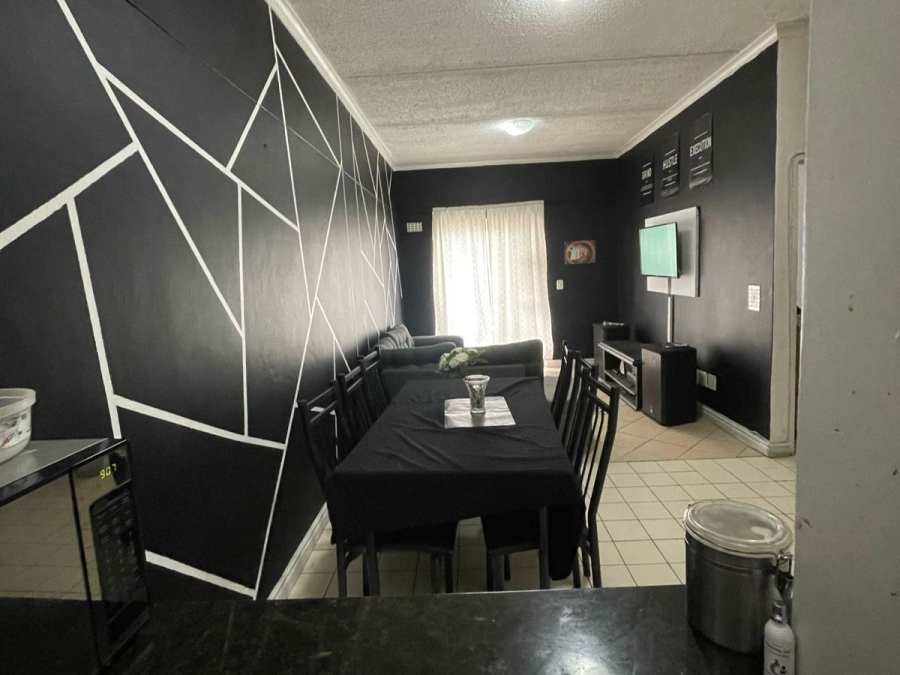 To Let 2 Bedroom Property for Rent in Athlone Western Cape